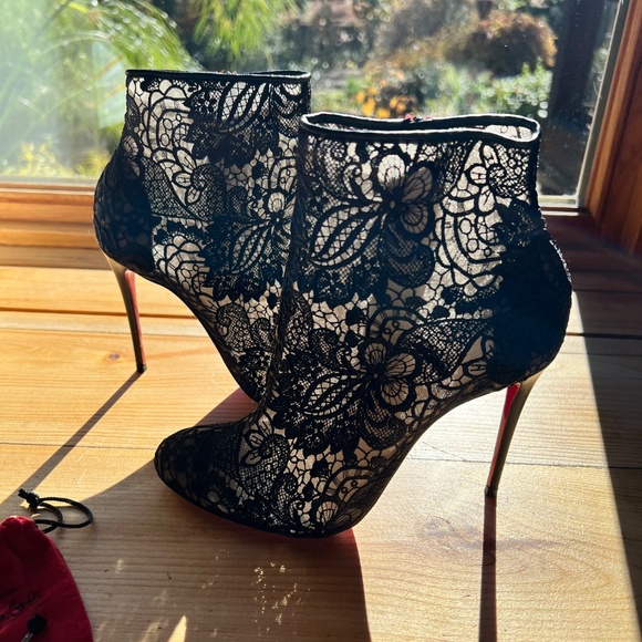 Louboutin boots. - Picture 7 of 11